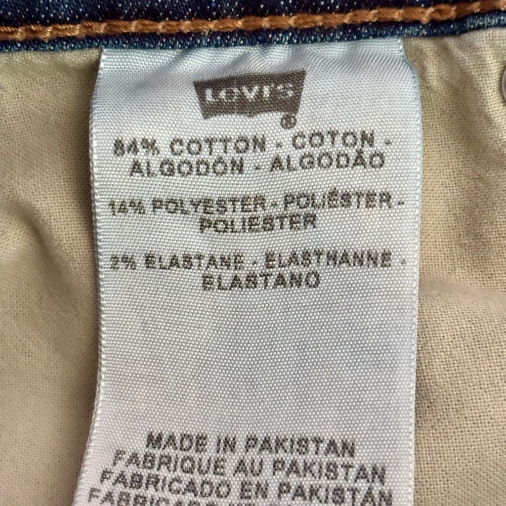 Levi’s 512 Perfectly Slimming Denim Bermuda Shorts Women’s Size 12 Mid-Rise - Picture 7 of 8